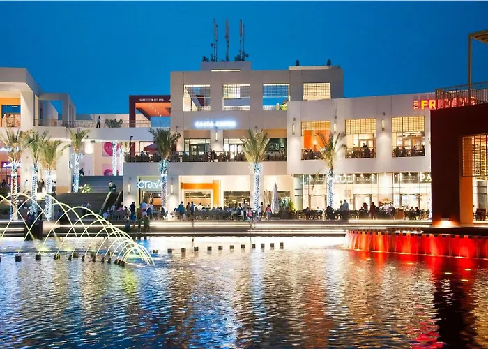 Travelholic Auc Residence
