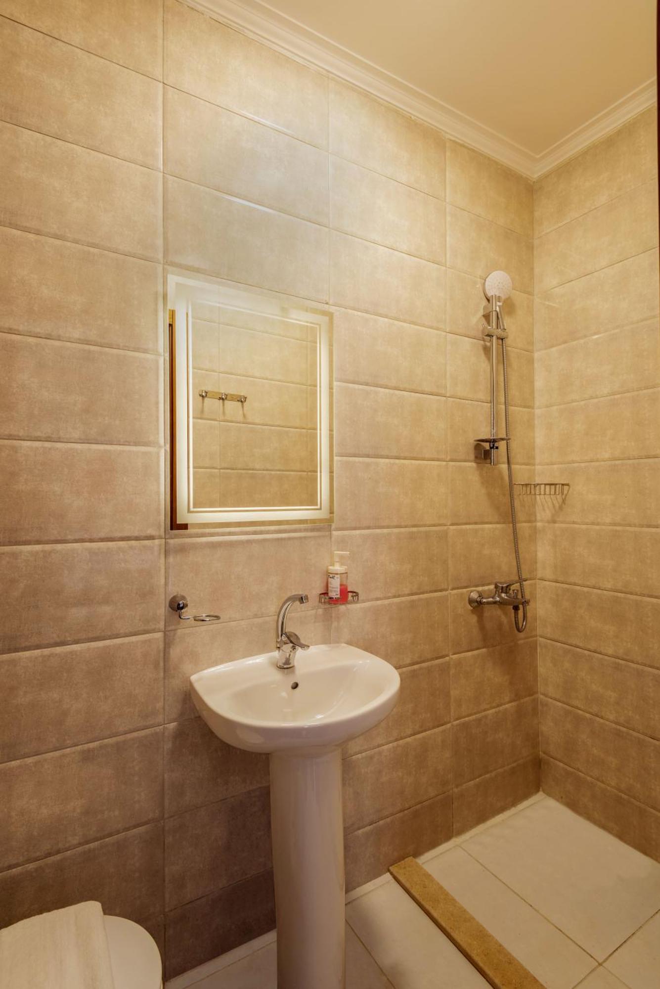 Travelholic Auc Apartment *