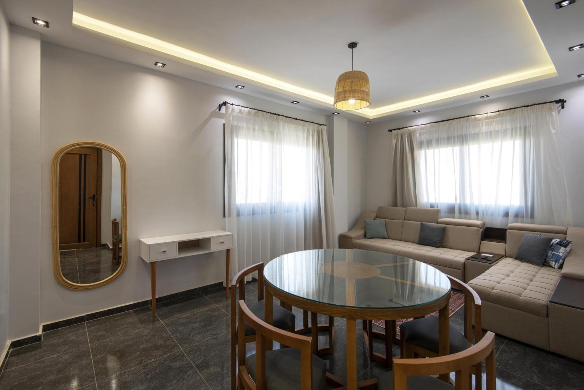 Travelholic Auc Apartment *