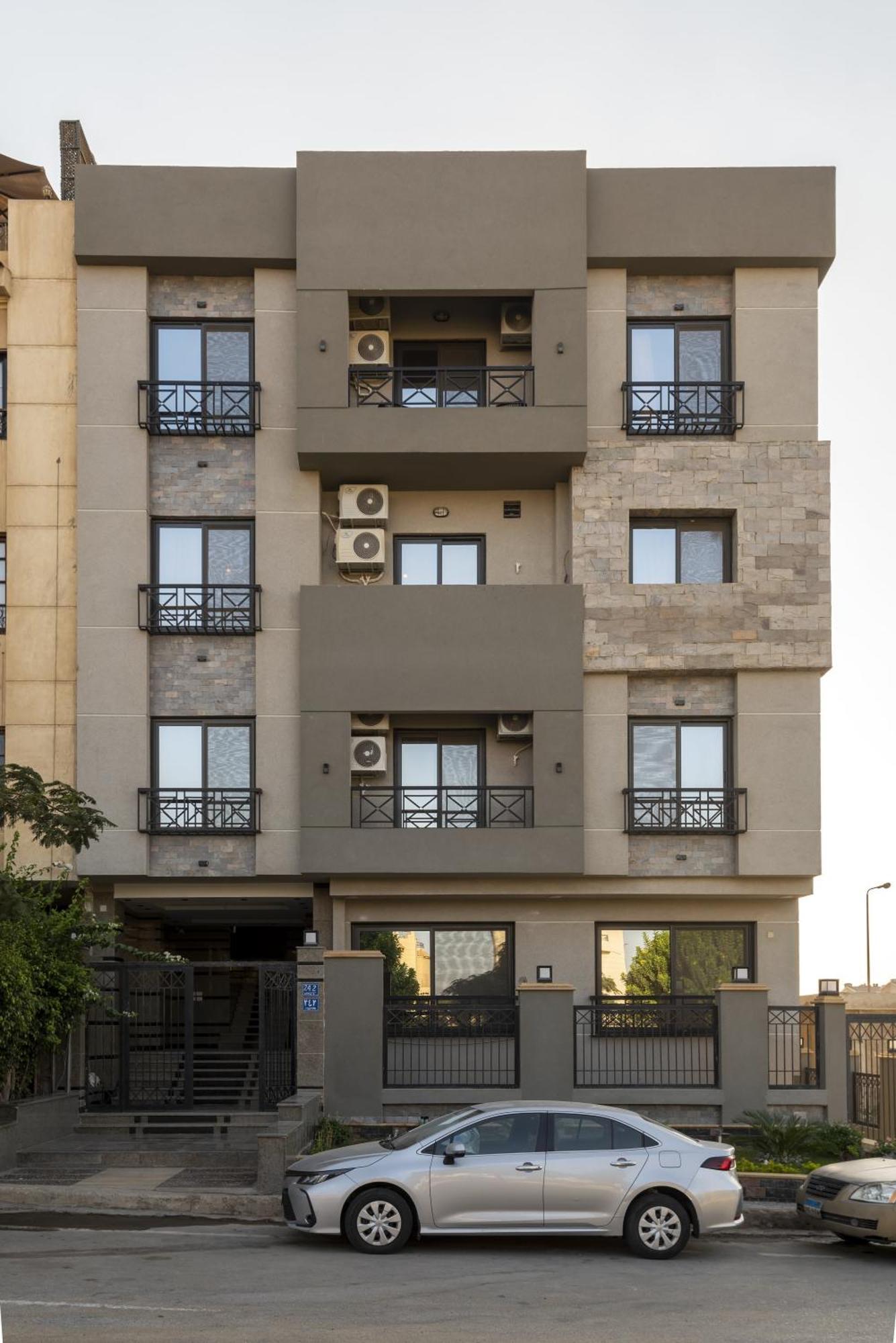 Travelholic Auc Apartment Cairo