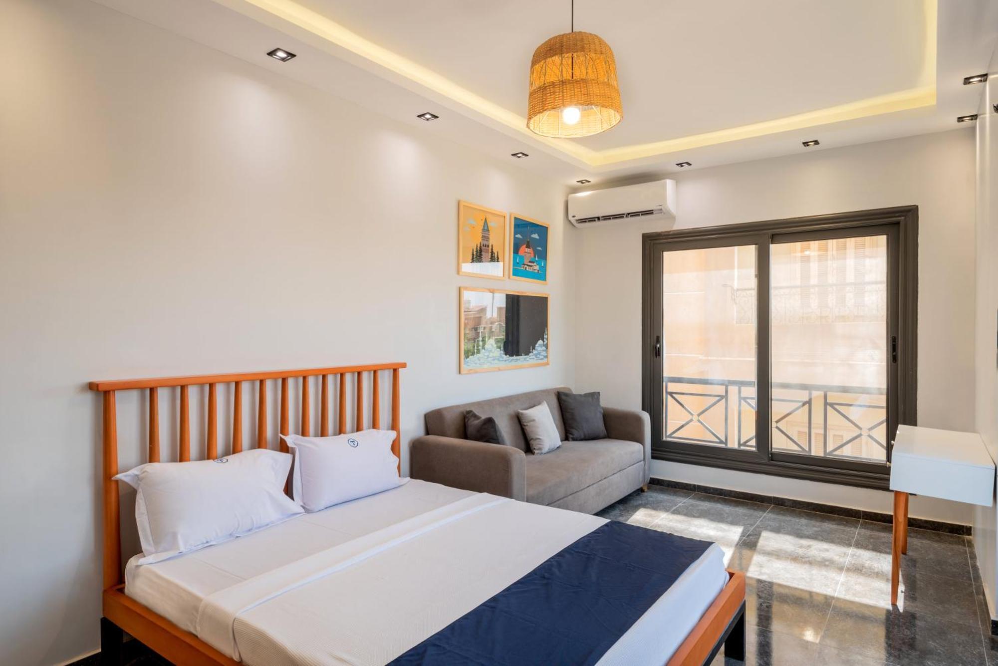 Travelholic Auc Cairo