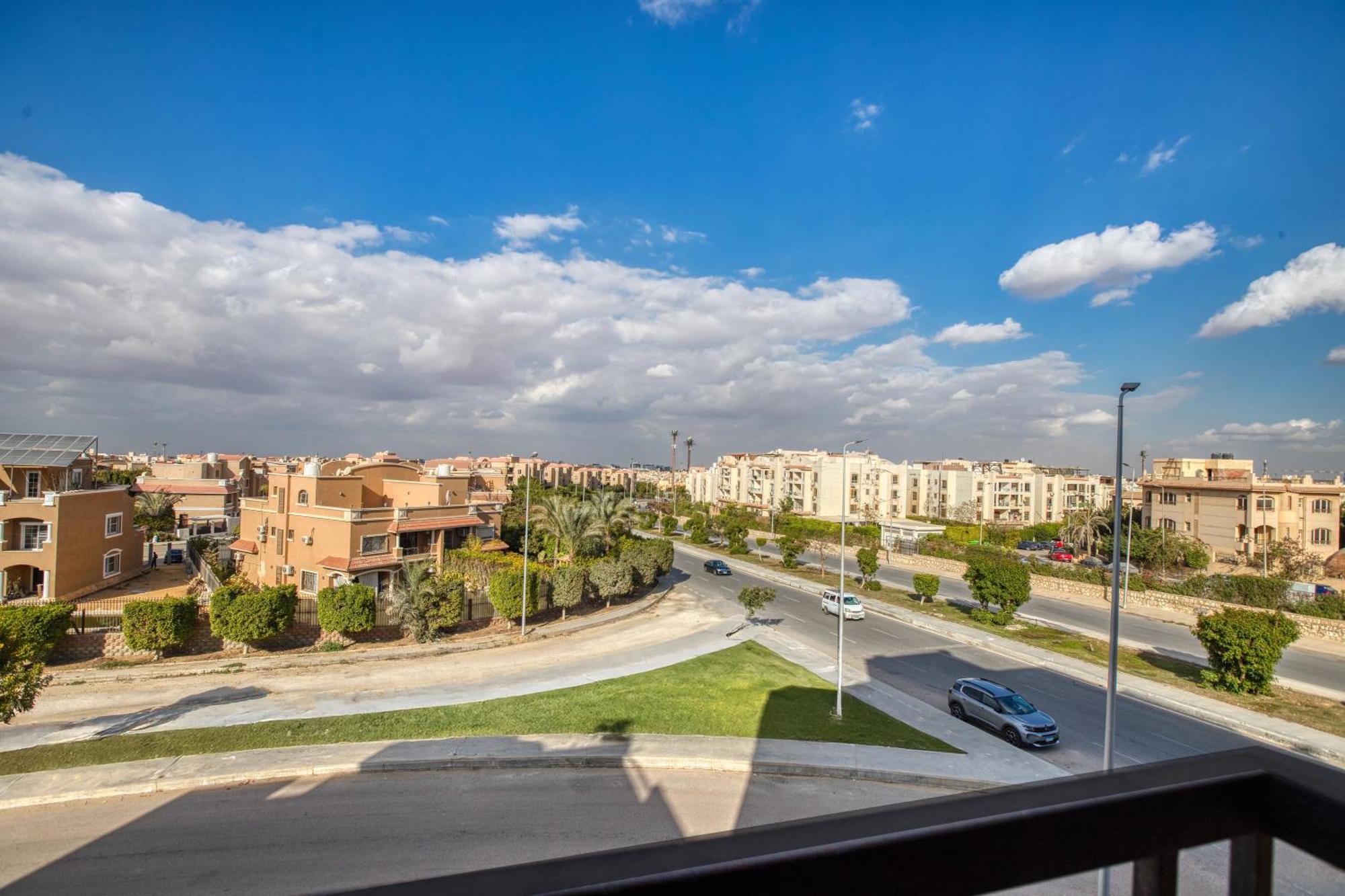 Travelholic Auc