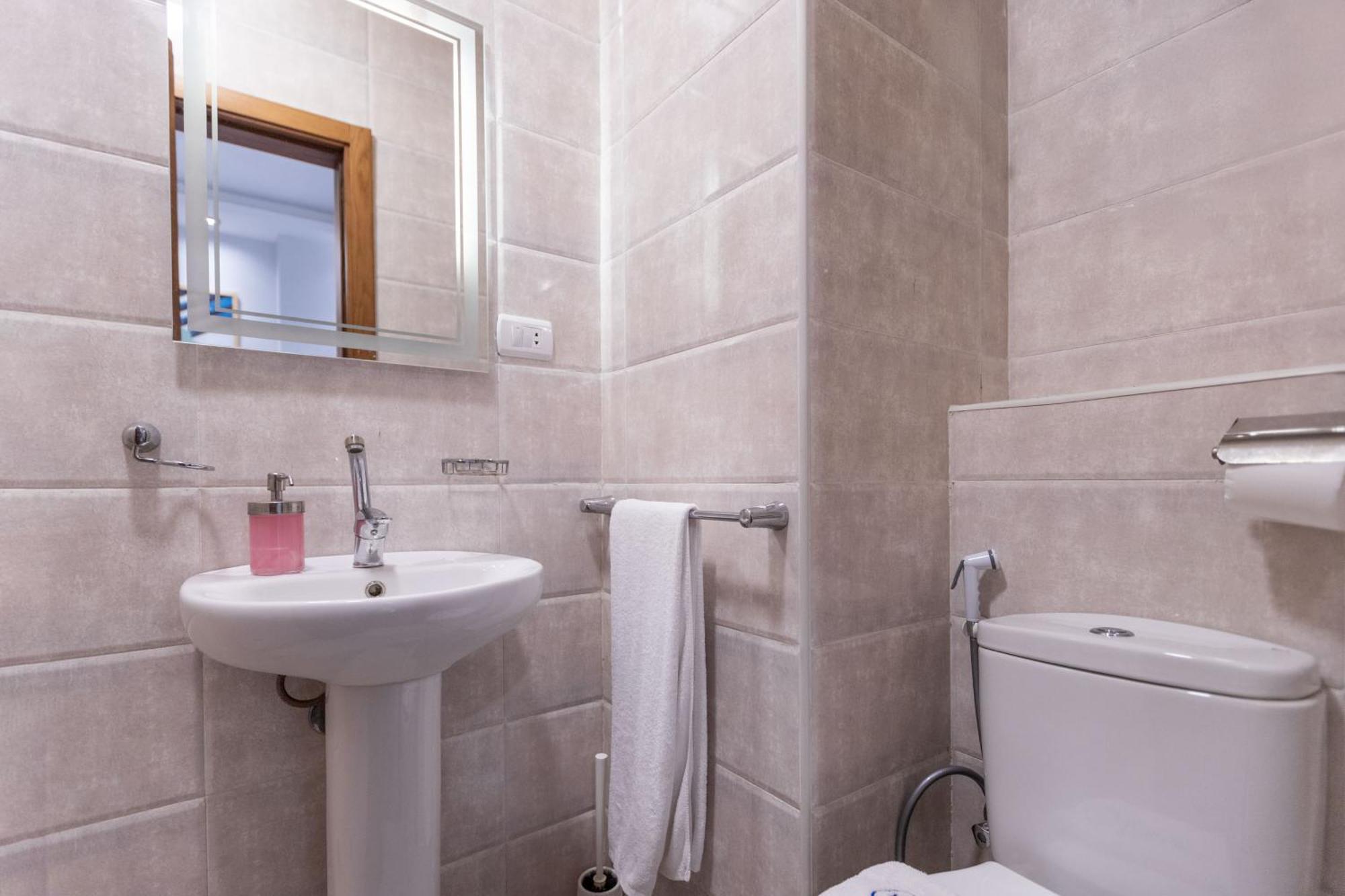 Travelholic Auc Apartament *