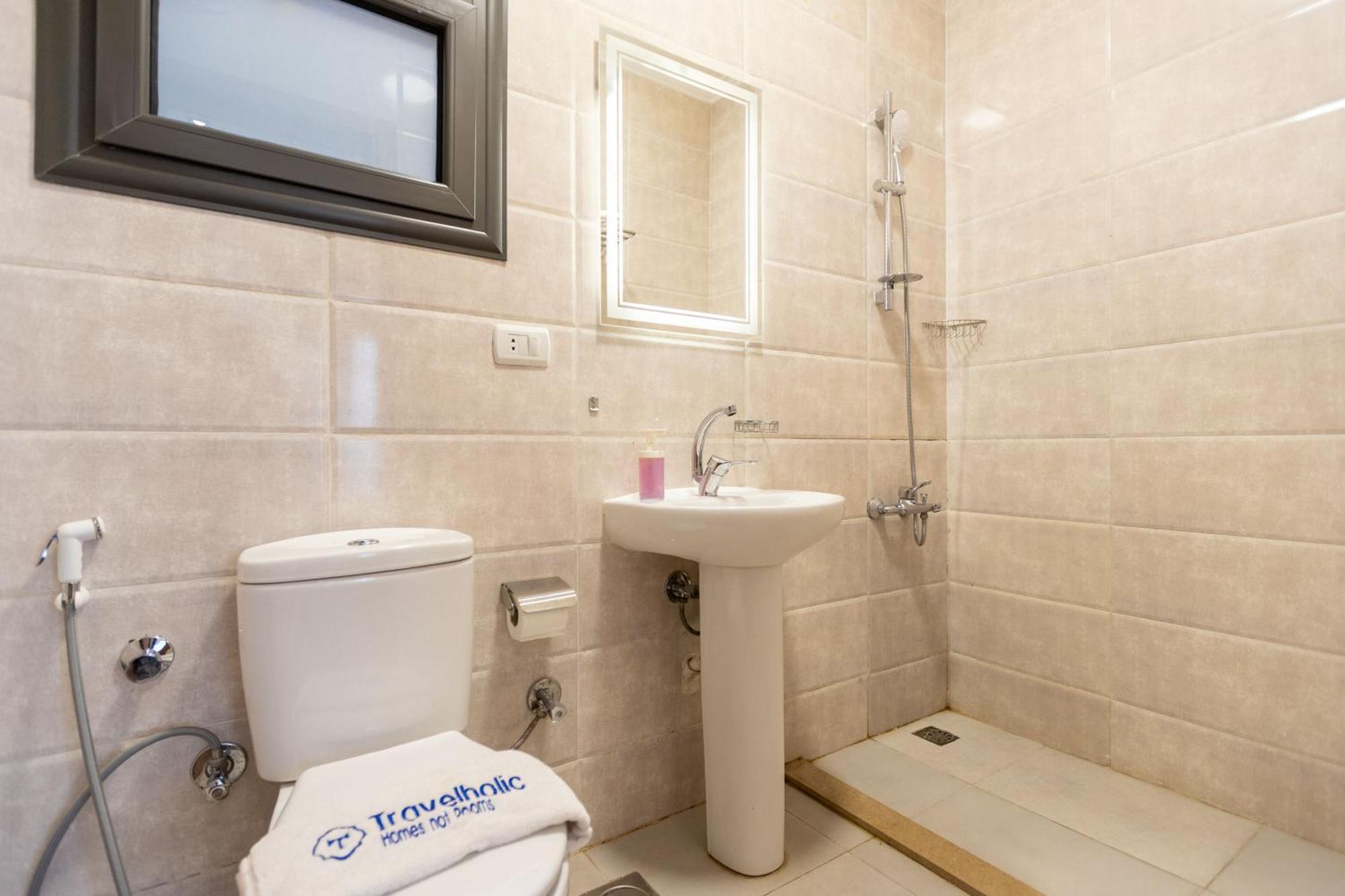 Travelholic Auc Apartment